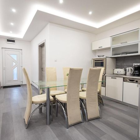 Fonix Apartman Debrecen Buitenkant foto