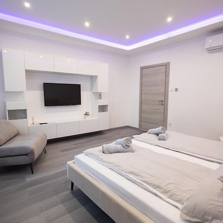 Fonix Apartman Debrecen Buitenkant foto