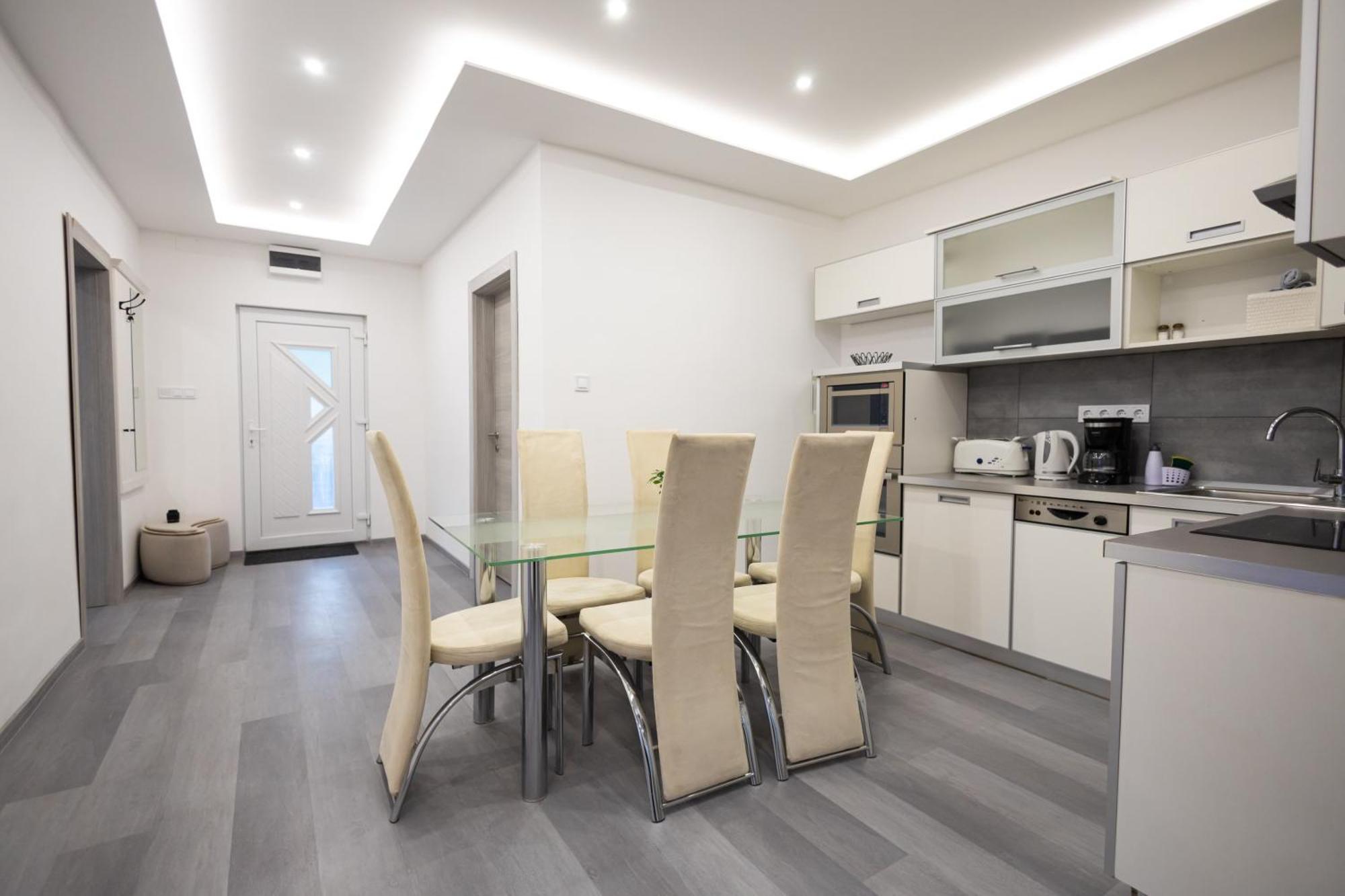 Fonix Apartman Debrecen Buitenkant foto