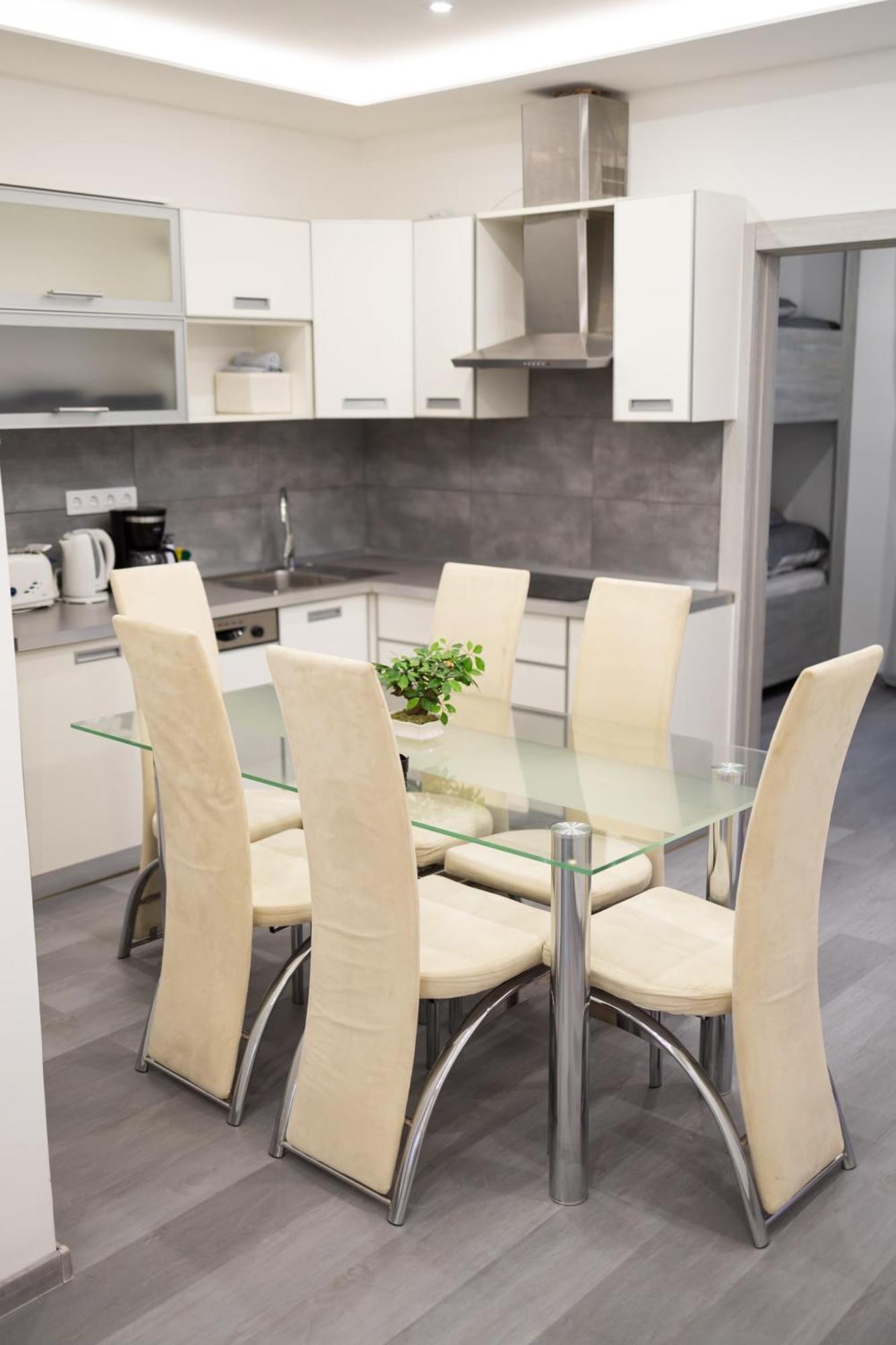 Fonix Apartman Debrecen Buitenkant foto