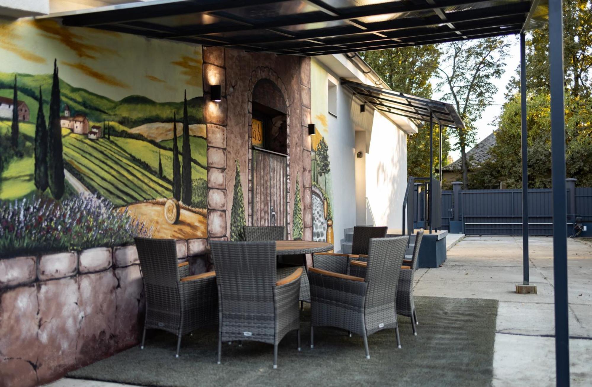 Fonix Apartman Debrecen Buitenkant foto